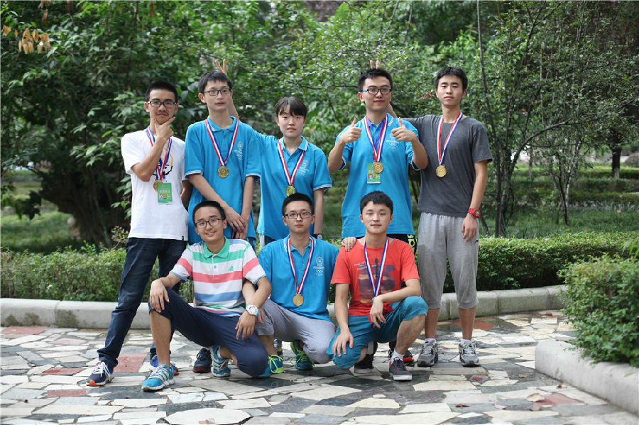 前排左起(杨金鑫、郭昭清、杨立韬)第二排左起(张子房、杨朗、李青妤、陈儒航、冯国庆).jpg